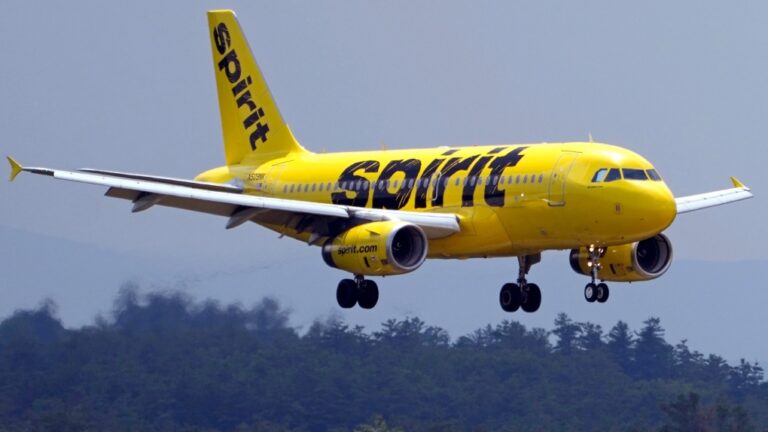 Spirit Airlines dépose le bilan alors que les pertes financières s'accumulent et que le paiement de la dette approche