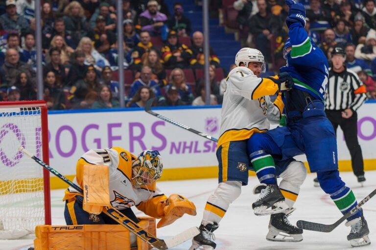 Steven Stamkos marque deux fois et propulse les Predators vers une victoire de 5-3 contre les Canucks