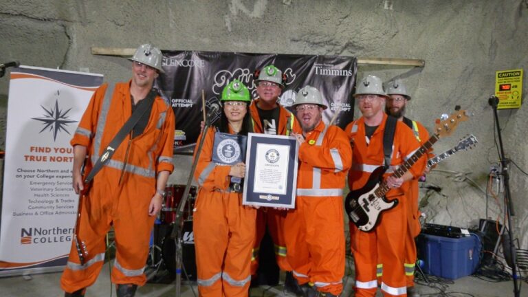 Timmins, Ontario, un groupe de rock établit un nouveau record du monde vendredi