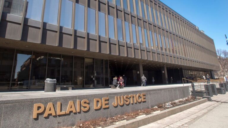 Un ex-entraîneur de basketball de Saint-Laurent plaide coupable à une accusation d'exploitation sexuelle d'un élève