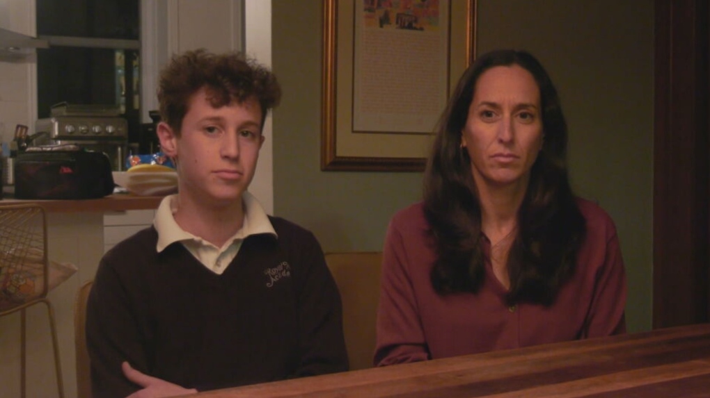 Une famille montréalaise veut des routes plus sûres après qu'un adolescent ait été heurté par une voiture alors qu'il se rendait à l'école