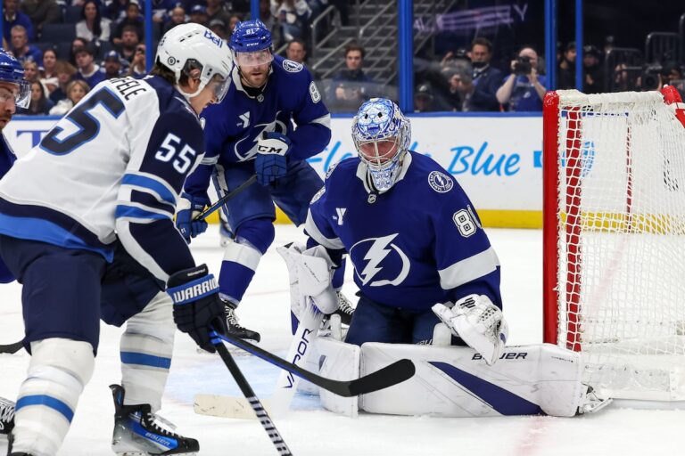 Vasilevskiy joue alors que le Lightning arrête la séquence de 7 victoires consécutives des Jets avec une victoire de 4-1