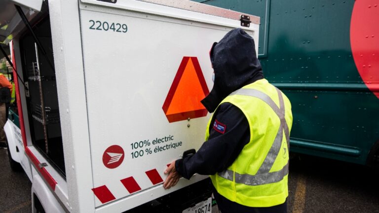 Vaut-il la peine de commander auprès de petites entreprises pendant la grève de Postes Canada ?
