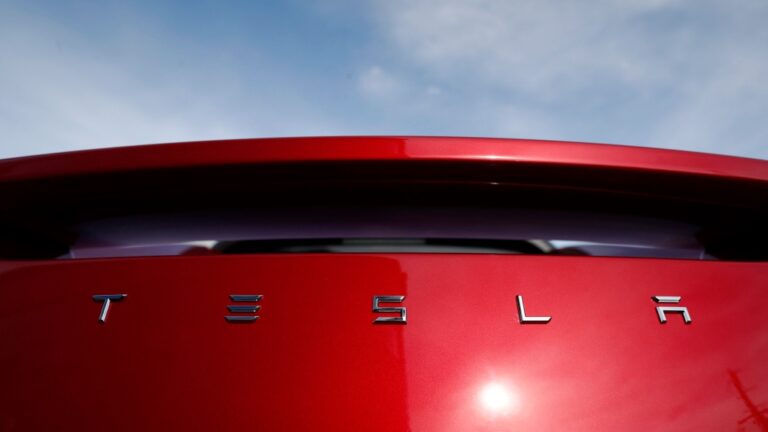 « Vous ne pouviez pas ouvrir la porte » : inquiétudes concernant la connaissance et l'accès au verrou d'urgence Tesla après 4 morts à Toronto et 5 tués dans le Wisconsin