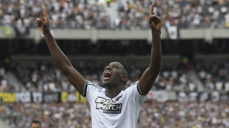 Luiz Henrique of Brazil's Botafogo celebrates during a Copa Libertadores final soccer match in Buenos Aires, Argentina, Saturday, Nov. 30, 2024. (AP Photo/Gustavo Garello)