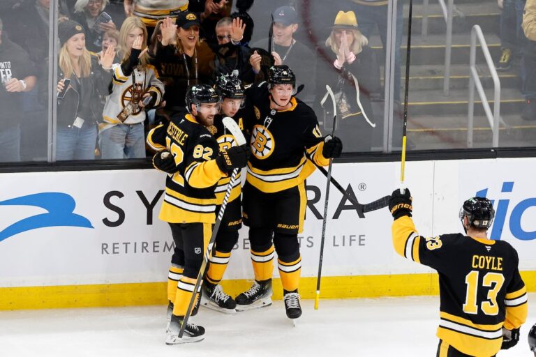 Charlie McAvoy et Charlie Coyle marquent chacun deux fois alors que les Bruins battent les Canadiens 6-3