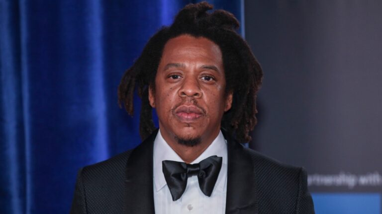 Jay-Z accusé d'avoir agressé sexuellement une jeune de 13 ans