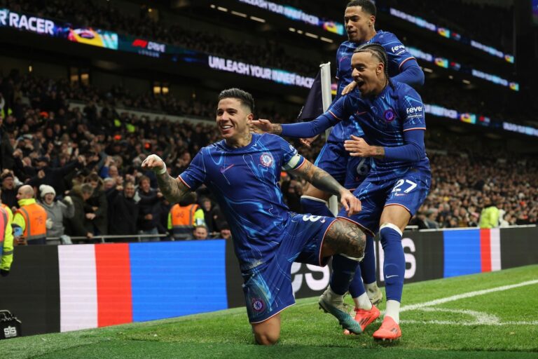 Chelsea se mobilise pour une victoire folle à Tottenham mais Arsenal trébuche dans la course au titre en Premier League