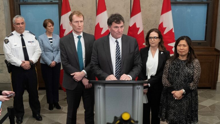 Le gouvernement canadien annonce un nouveau plan de sécurité aux frontières face aux menaces tarifaires de Donald Trump
