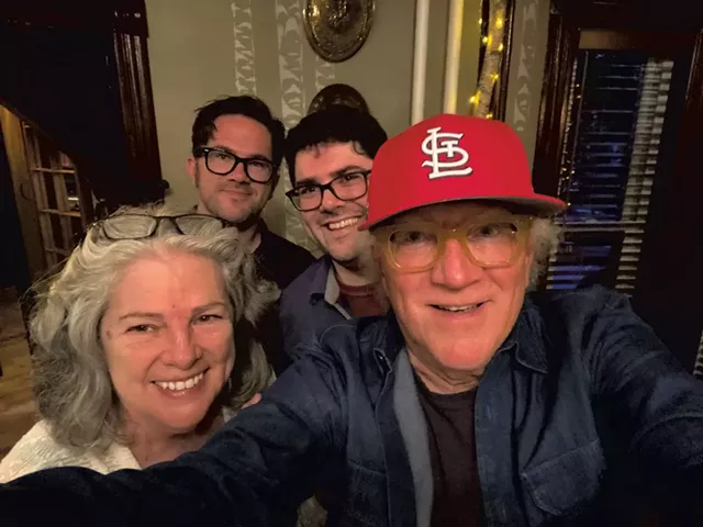 Melinda avec Allan Nicholls et leurs fils John et Andrew - COURTOISIE