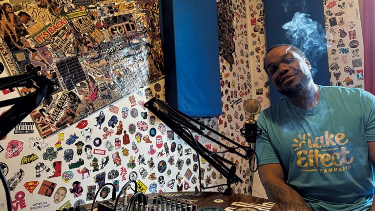 Histoire : Un journaliste spécialisé dans le cannabis se défonce trop pour son propre bien