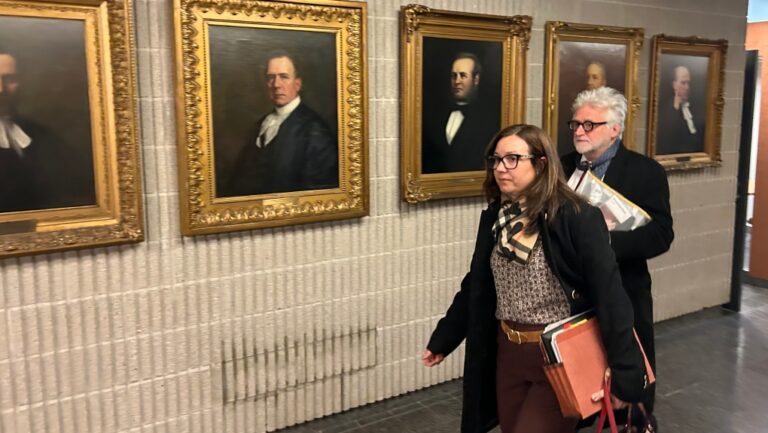"À la recherche du Weinstein du Québec": début du procès civil de l'impresario Gilbert Rozon