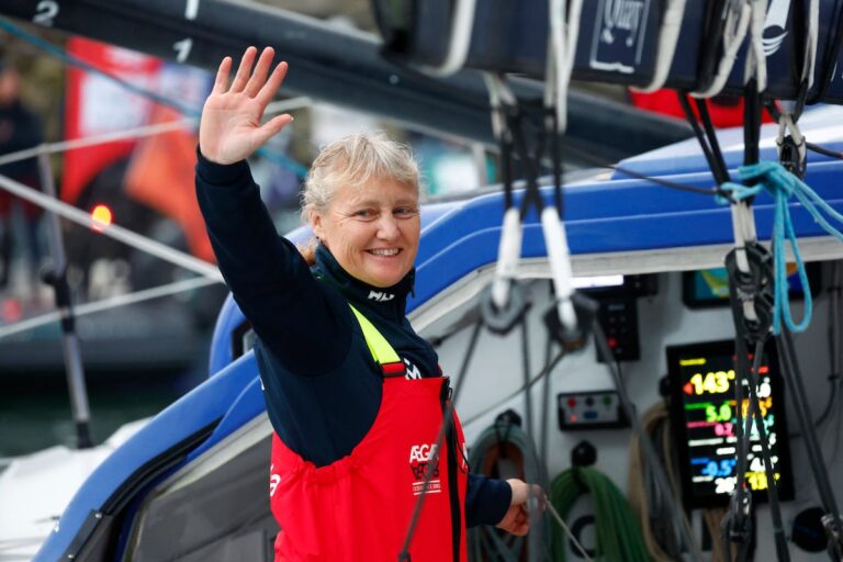 À mi-parcours du tour du monde à la voile en solitaire de la Vendée, trois leaders à plein régime sortent du peloton