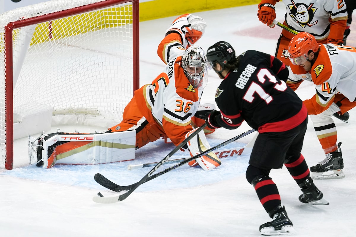 Batherson réussit un tour du chapeau et les Sénateurs s'affrontent 5-1 contre les Ducks