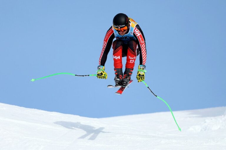 Cam Alexander et James Crawford mènent l'équipe canadienne masculine de ski alpin en début de saison