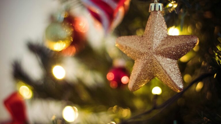 Christmas lights pose dangers if people use them incorrectly or buy unsafe products, according to Health Canada. (Pexels)