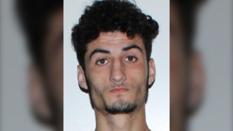 Chasse à l'homme en cours après qu'une femme de 23 ans, prétendument kidnappée, ait été retrouvée vivante dans une rivière