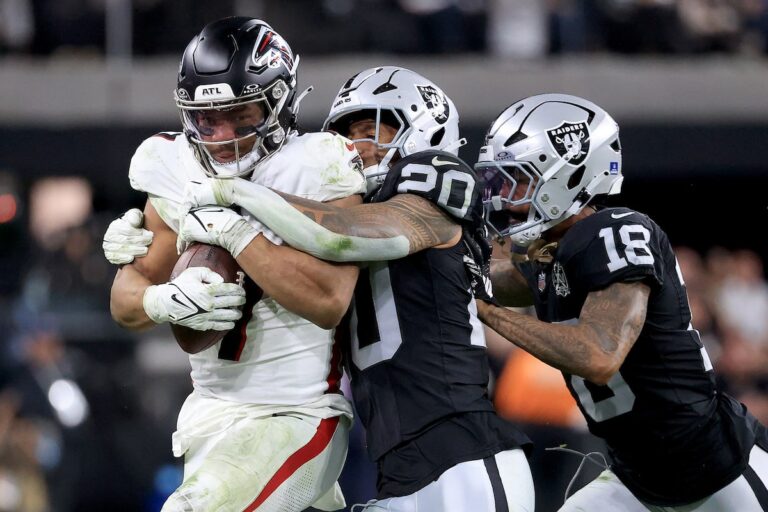 Cousins ​​​​et Falcons en font juste assez pour battre les Raiders 15-9 et suivre le rythme de Bucs dans la NFC Sud
