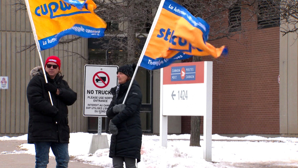 Difficile de conserver le soutien du public aux travailleurs en grève de Postes Canada, disent les experts
