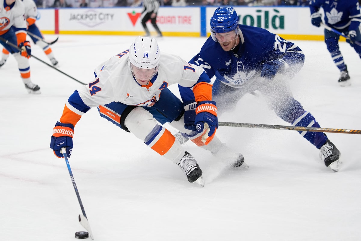 Horvat propulse les Islanders de New York contre les Maple Leafs alors que le capitaine de Toronto, Auston Matthews, est blessé