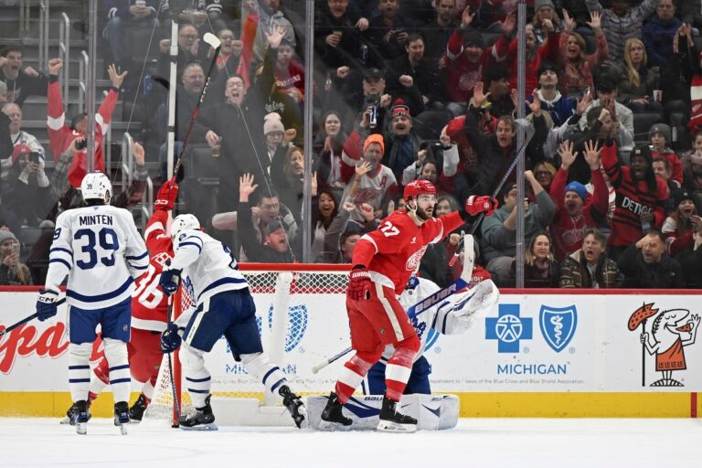 Jeff Petry marque les 2 premiers buts de la saison, les Red Wings battent les Maple Leafs 4-2