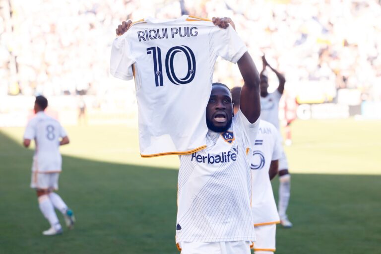 LA Galaxy a battu les Red Bulls de New York 2-1 pour remporter un sixième championnat record de la Coupe MLS
