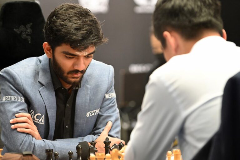L'Indien Gukesh Dommaraju bat Ding Liren et devient le plus jeune champion du monde d'échecs