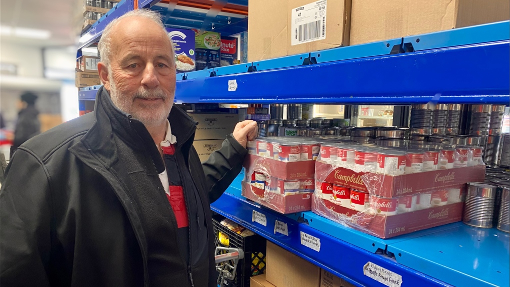 La banque alimentaire de l’Ouest-de-l’Île pousse Postes Canada à vendre un immeuble vacant