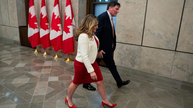 La plupart des Canadiens ont entendu parler de la démission de Freeland du cabinet Trudeau, selon un nouveau sondage