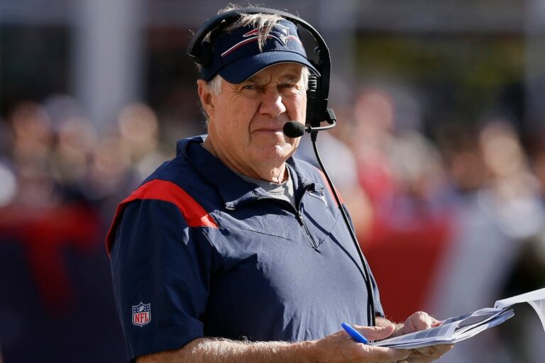 L'ancien entraîneur de la NFL, Bill Belichick, a accepté de devenir le prochain entraîneur des Tar Heels