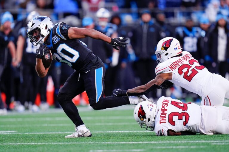 L'ancienne star de la NFL Mayes fait appel à Hubbard des Panthers pour éclipser sa marque de course dans la NFL