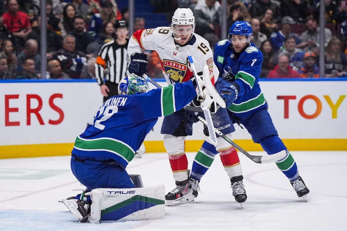 Lankinen réalise un blanchissage de 27 arrêts, les Canucks blanchissent les Panthers 4-0