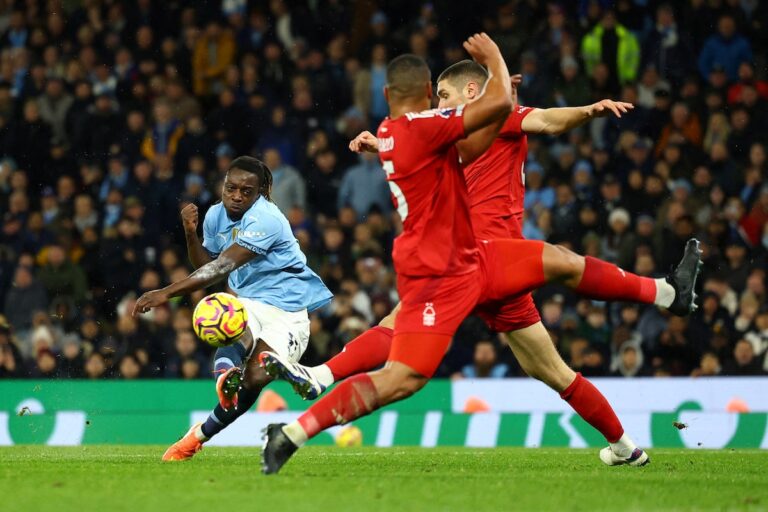 L'avance de Liverpool est réduite en Premier League et Man City met enfin fin à une série sans victoire