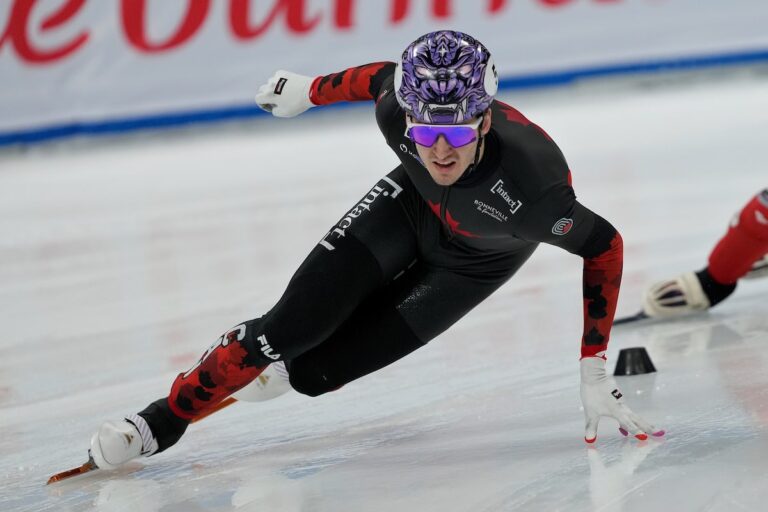 Le Canadien Félix Roussel remporte l'or au 1 000 mètres lors d'une épreuve de patinage de vitesse sur courte piste du Circuit mondial