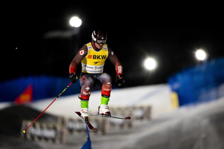 Le Canadien Reece Howden remporte la deuxième médaille d'or en Coupe du monde de ski cross masculin