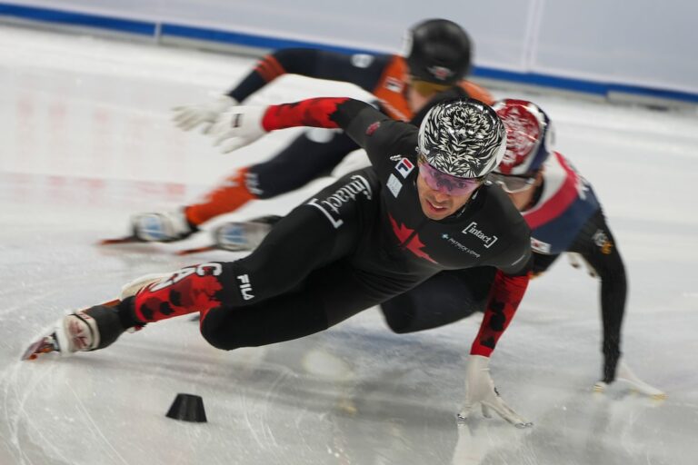 Le Canadien William Dandjinou remporte l'or en patinage de vitesse à l'étape de la Coupe du monde en Corée du Sud