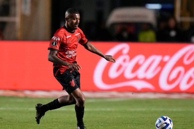 Le Toronto FC acquiert l'ailier brésilien Thiago Andrade dans le cadre d'un projet d'expansion