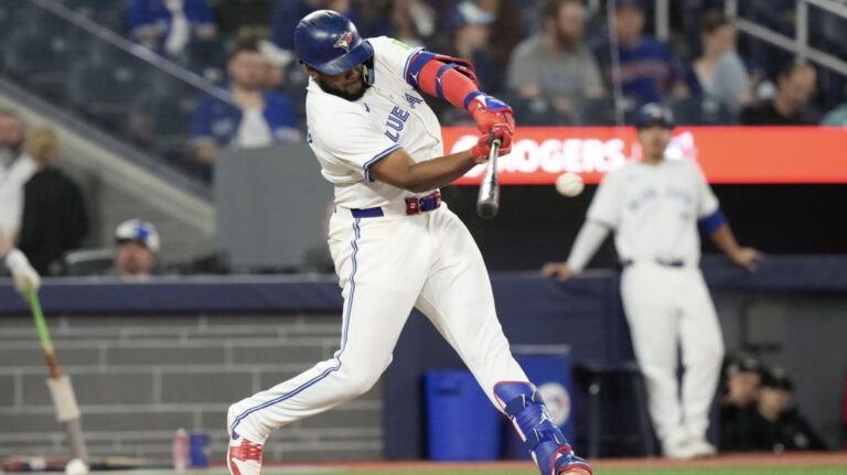 Le cogneur des Jays Guerrero remporte le prix Tip O'Neill 2024 en tant que meilleur joueur canadien