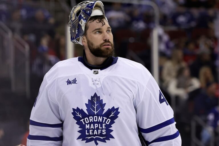 Le gardien des Maple Leafs Anthony Stolarz subira une opération au genou et sera absent quatre à six semaines