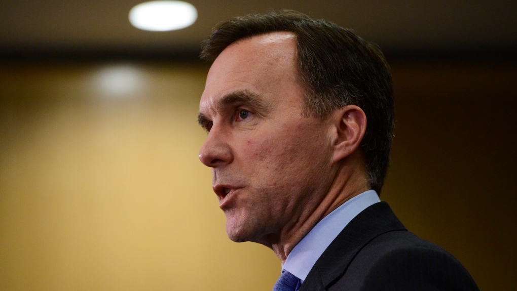 Le gouvernement fédéral devrait envisager de supprimer la taxe controversée sur les services numériques face aux menaces tarifaires de Trump, selon Morneau