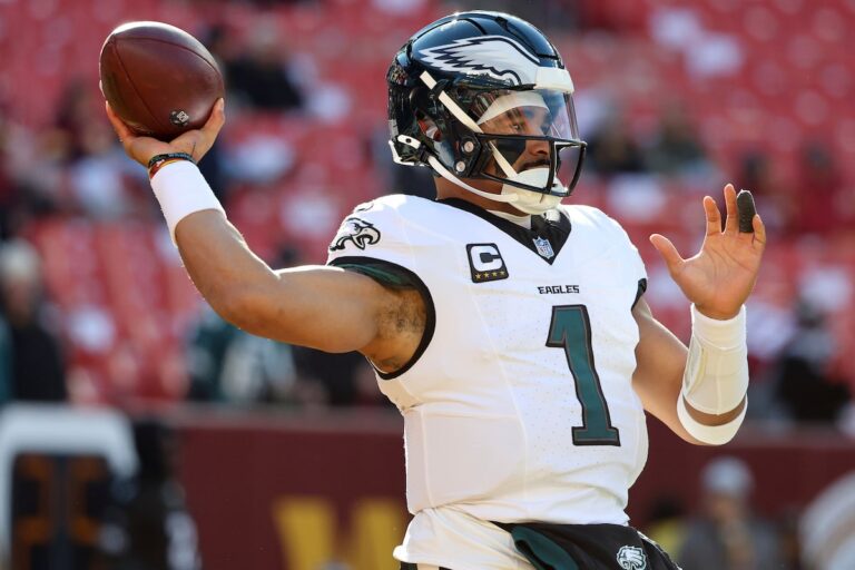 Le quart-arrière blessé des Eagles de Philadelphie, Jalen Hurts, ne jouera pas dimanche contre Dallas