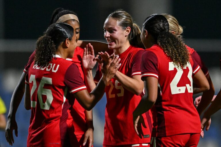 L'équipe canadienne féminine de soccer termine une année mouvementée avec une victoire déséquilibrée de 5-1 contre la Corée du Sud