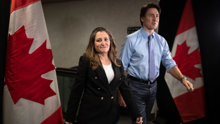 L'équipe du Premier ministre aveuglée par la démission de Freeland (source)