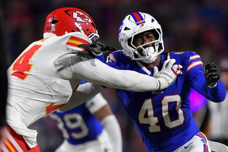 Les Bills remportent sept victoires consécutives et remportent le titre de l'AFC Est contre Los Angeles pour affronter les Rams.