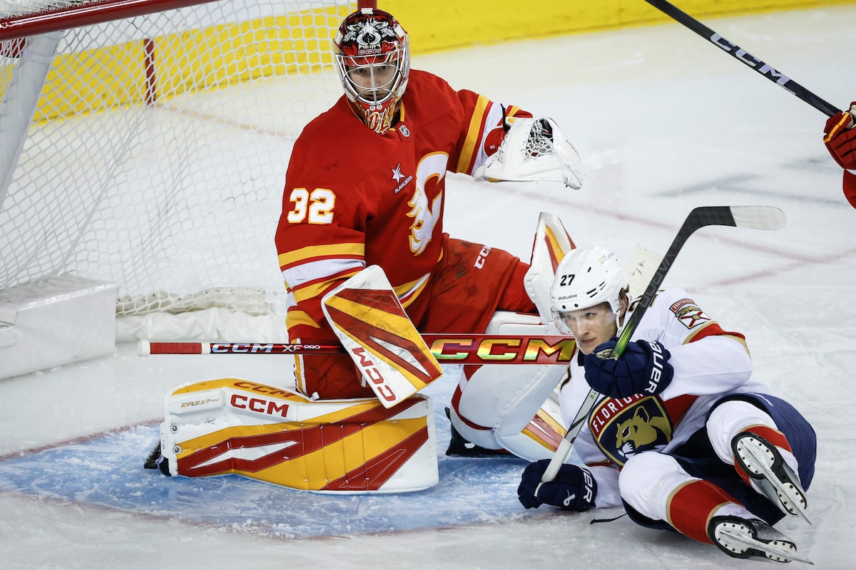 Les Flames rebondissent après une défaite éclatante contre les Panthers vierges 3-0