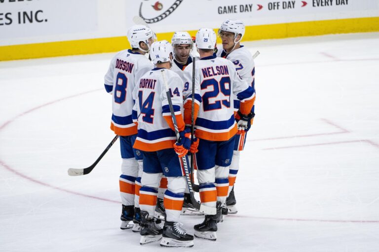 Les Islanders coulent les Sénateurs 4-2 grâce à des buts clés en avantage numérique