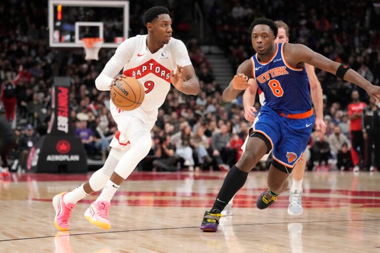 Les Knicks devancent les Raptors 113-108, Barnes se blesse à la cheville