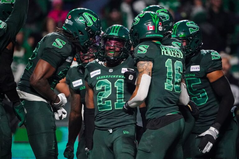 Les Roughriders et les Redblacks obtiennent tous deux deux A dans le tout premier bulletin de l'équipe de l'AJLCF