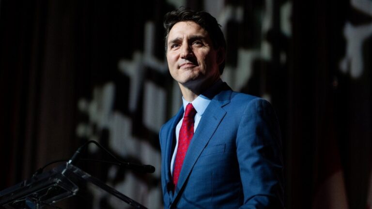 Les conseillers de Trudeau présentent ses options comme voie à suivre alors que le Premier ministre se rétrécit
