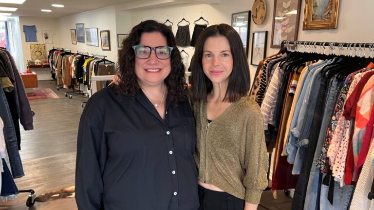 Les copropriétaires d'une boutique vintage de Montréal trouvent une nouvelle vie dans la mode de seconde main